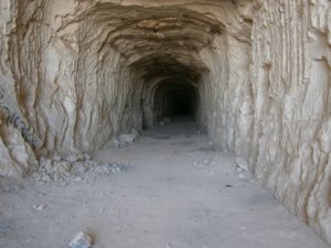 Ｑ５２　洞窟と足跡